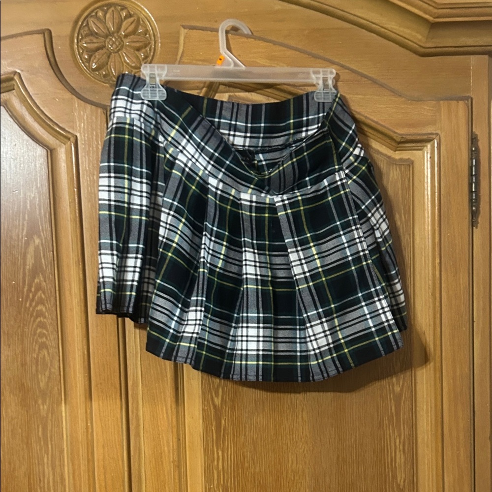 Chic Plaid Mini Skirt in Black and White